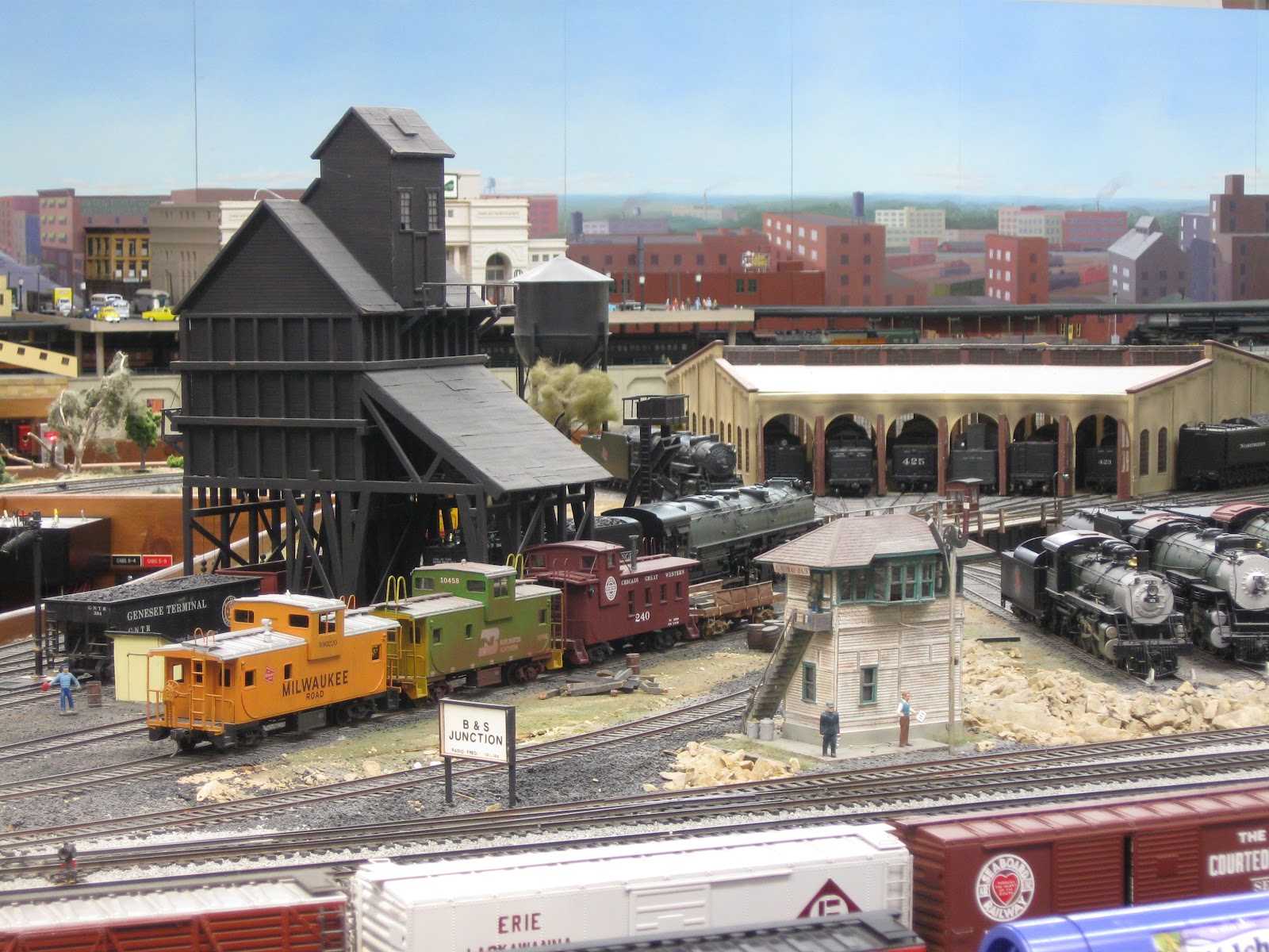 Twin City Model Railroad Museum in St. Paul, MN facing 
