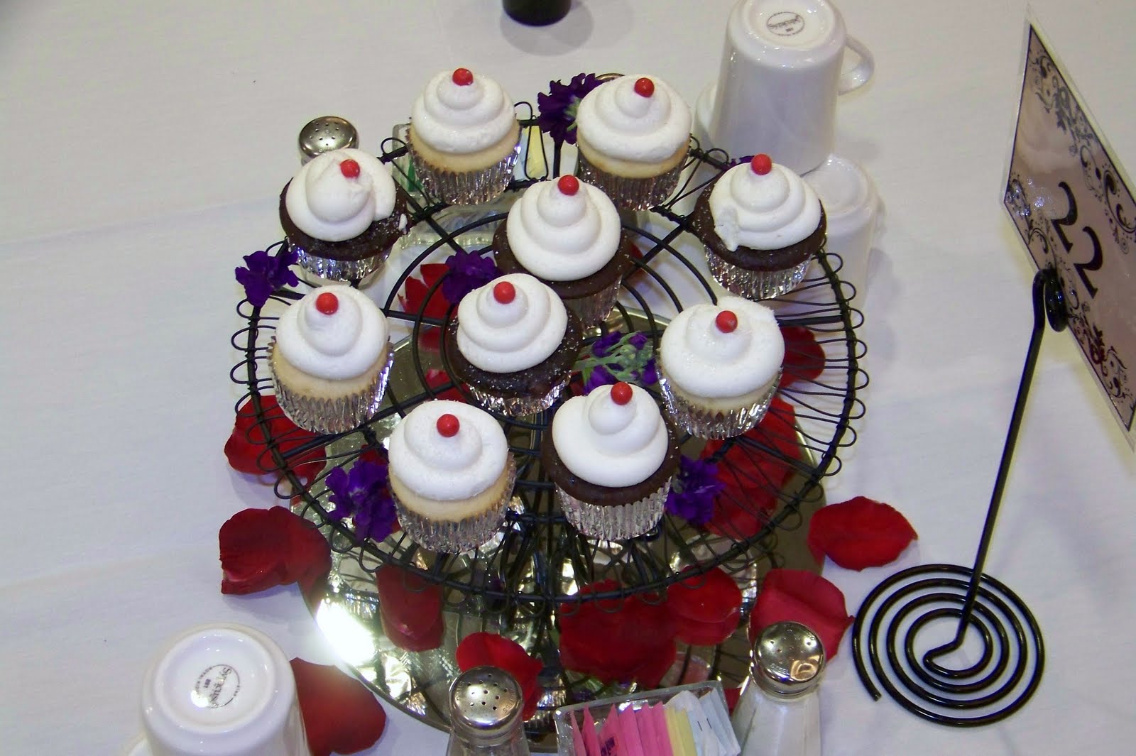 7 UP CUPCAKE CENTERPIECES