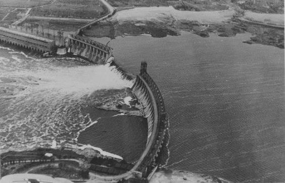 Dneiper dam blown by retreating Soviets, 18 August 1941 worldwartwo.filminspector.com