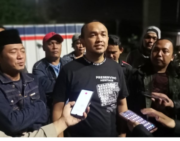 Muhammad Arfani dan Charma Afrianto Dampingi Pedagang Pasar 16 Ilir dari Pukul 10 Malam Hingga Pagi