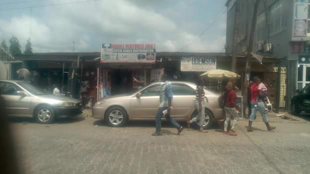 Photos: Commotion in Port Harcourt as students, pupils flee, parents withdraw children after rumours spread that soldiers are injecting monkey pox virus