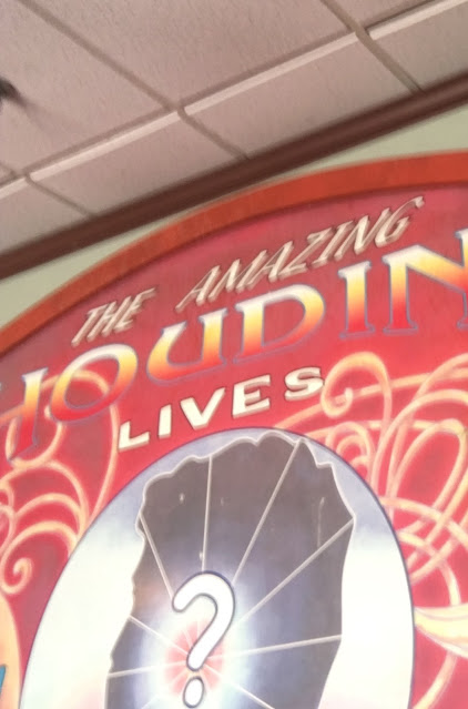 The Amazing Houdini Lives Queue Line Six Flags New England