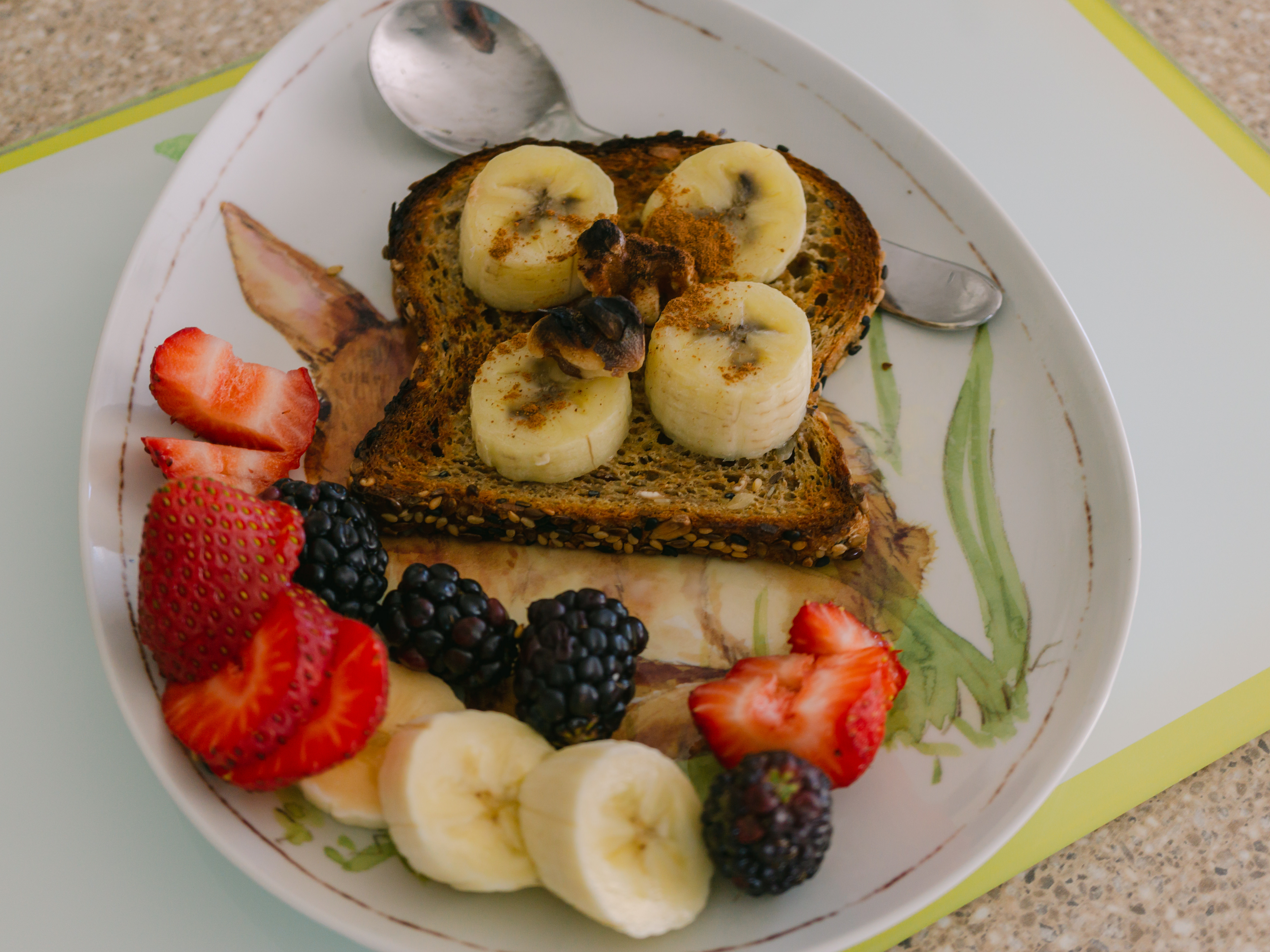 toast with banana and strawberries