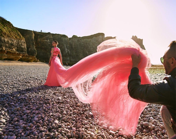 Lança Perfume Verão 2016 vestido longo com bordados campanha