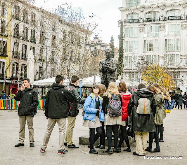 Estátua de García Lorca na Plaza de Santa Ana em Madri