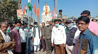 केंद्र सरकार की गलत नीति के विरोध में 1 दिन का उपवास एवं धरना आंदोलन के बाद ज्ञापन दिया गया