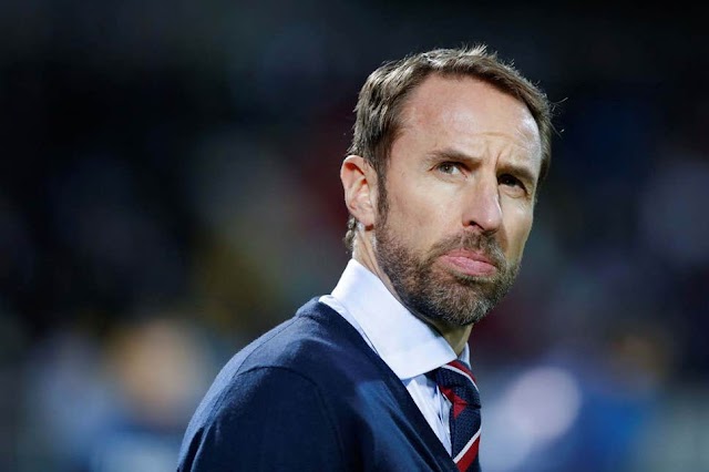 GARETH SOUTHGATE MEMPERINGATKAN KEPALA SEPAK BOLA - BENGKELHOKI