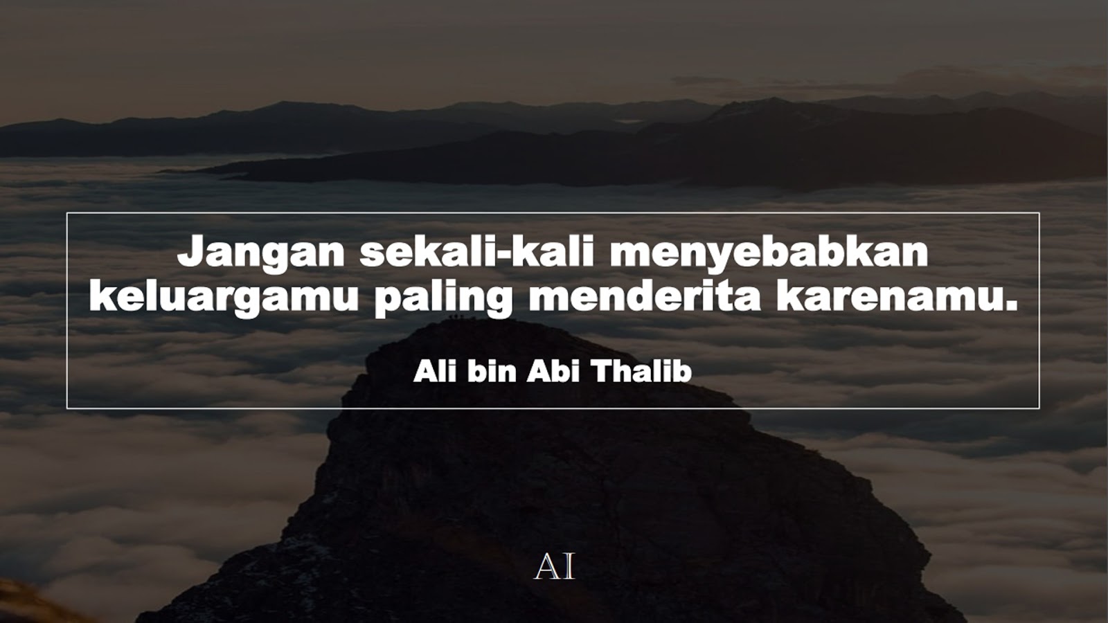 Wallpaper Kata Bijak Ali bin Abi Thalib  (Jangan sekali-kali menyebabkan keluargamu paling menderita karenamu.)