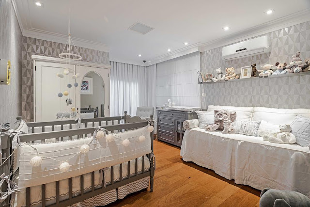 Qual é a mamãe que não sonha em fazer um quarto lindo, perfeito para o seu bebê? Quando a mulher descobre a sua gravidez ela já começa a sonhar com o quarto do bebê. O quarto do bebê é um lugar muito especial, precisa ser bem acolhedor e aconchegante para receber o mais novo membro da família. Hoje o blog trás algumas inspirações para o quarto do bebê.