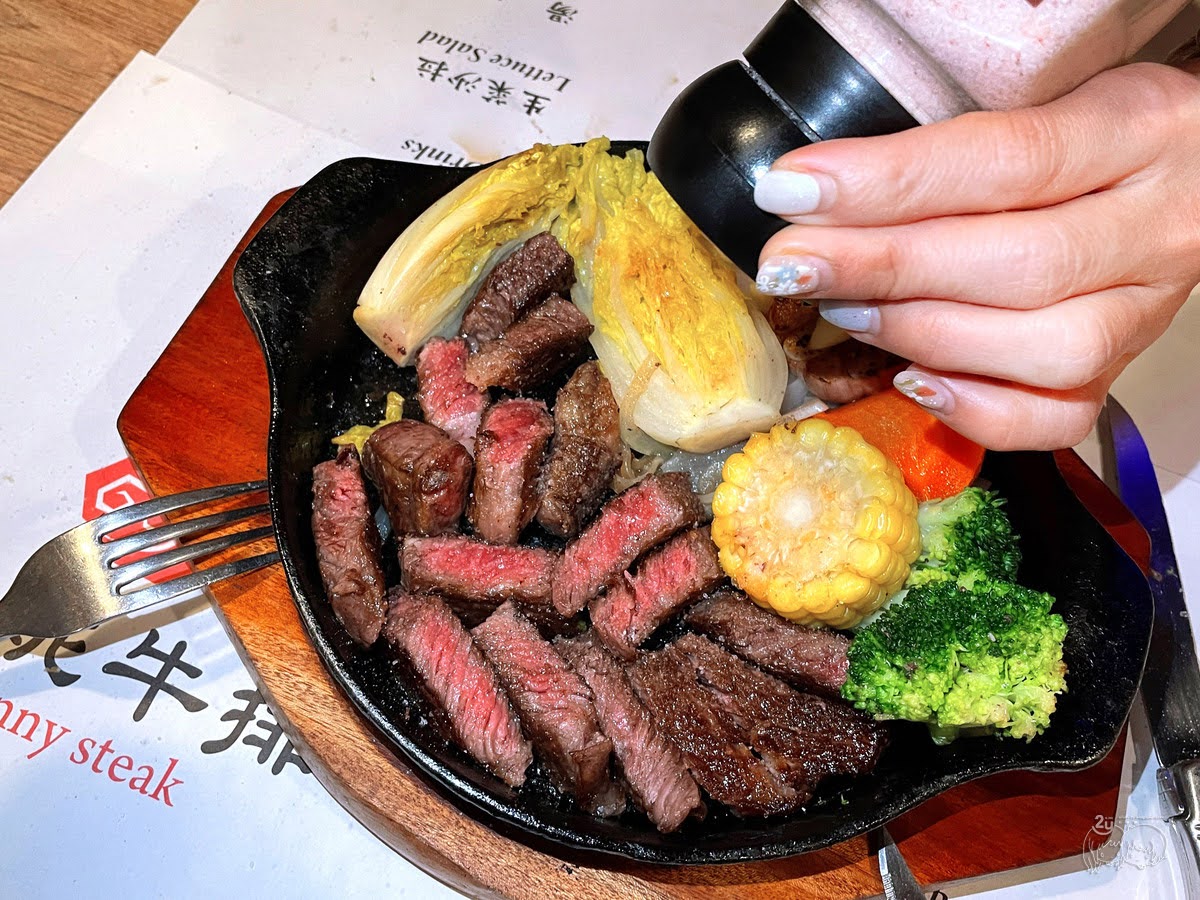 台南美食｜中西區 丹妮牛排｜美式牛排餐廳｜主打無醬料吃牛肉的平價餐館｜附餐免費續