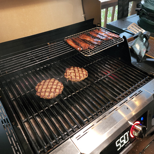 Grilling thick burgers on the Char-Broil Cruise Grill review
