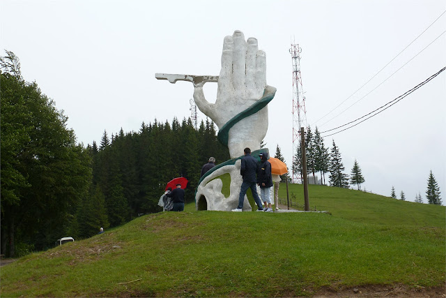 Mano en el Alto del Pasul Ciumârna, (1.100 m.)