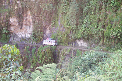 Jalan Mematikan Di Dunia - Yungas Road Bolivia