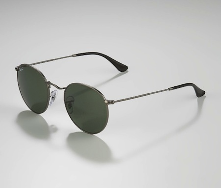 round sunglasses ray ban. -Ray-Ban signature on the