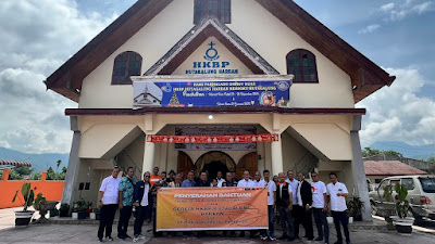 Pos Indonesia Serahkan Bantuan TJSL untuk Renovasi Gereja dan Masjid di Tarutung