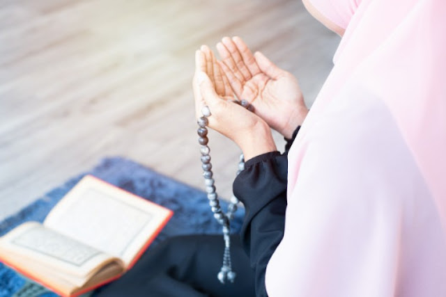 gambar orang berdoa kepada allah