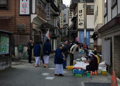 肘折の朝市