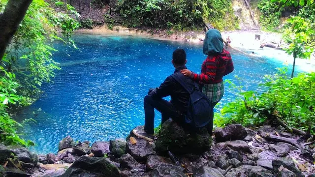 foto romantis di danau kaco jambi