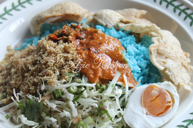 Azie Kitchen: Nasi Kerabu Kelantan