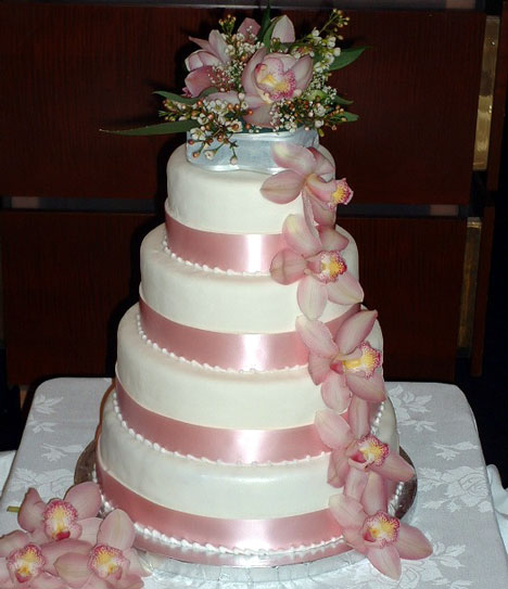 Elaborate wedding cakes