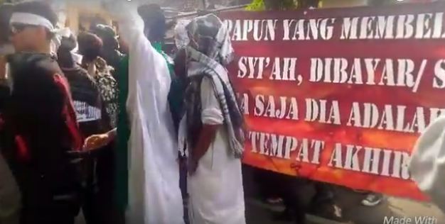 Umat Islam Sosialisasi Kesesatan Syiah di Pawai Muharram 2016 Bangil