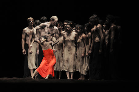 Resultado de imagem para "A Sagração da Primavera", por Pina Bausch