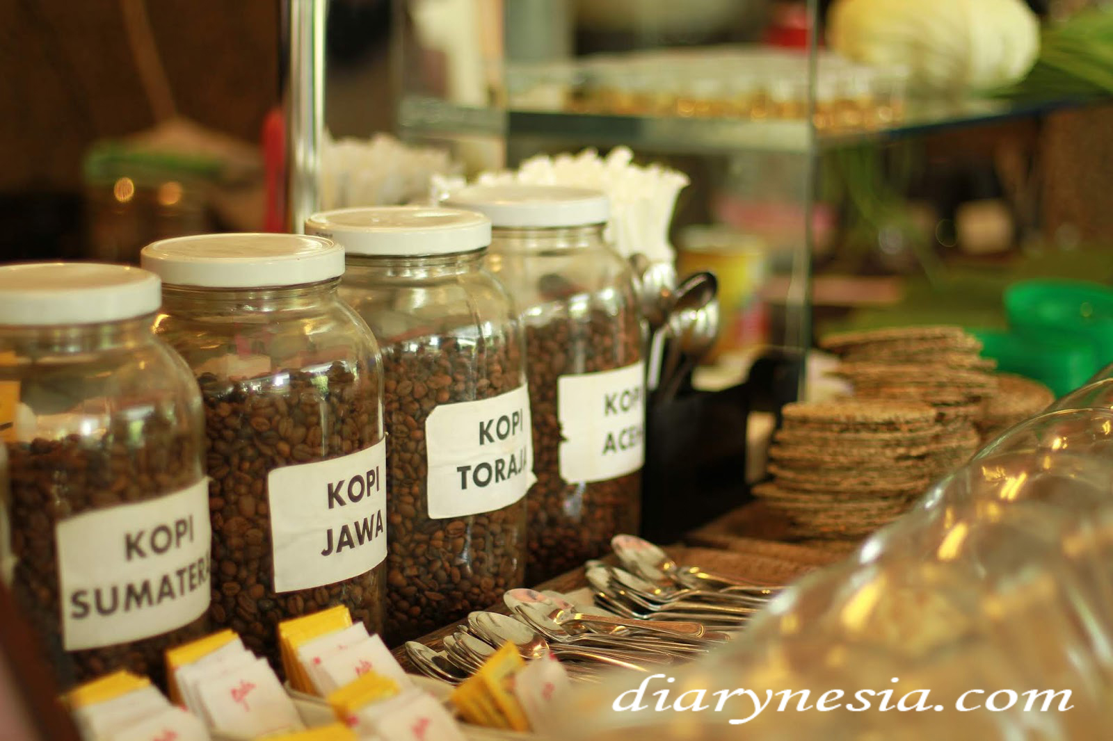 Enjoy Indonesia Coffe Shops, popular coffee beans from indonesia, indonesian cuisine, diarynesia