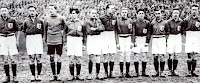 SELECCIÓN DE HOLANDA - Temporada 1924-25 - Theo De Haas, Gielens, Van der Meulen, Van Dijke, Bertus Bul, Van Baar van Slangenburgh, Jan de Natris, Volkers, Vermetten, Le Fèvre y Steeman - HOLANDA 2 (Theo De Haas, Wim Volkers) ALEMANIA 1 (Kurt Voss) - 29/03/1925 - Partido amistoso - Ámsterdam, Holanda, Oude Stadion