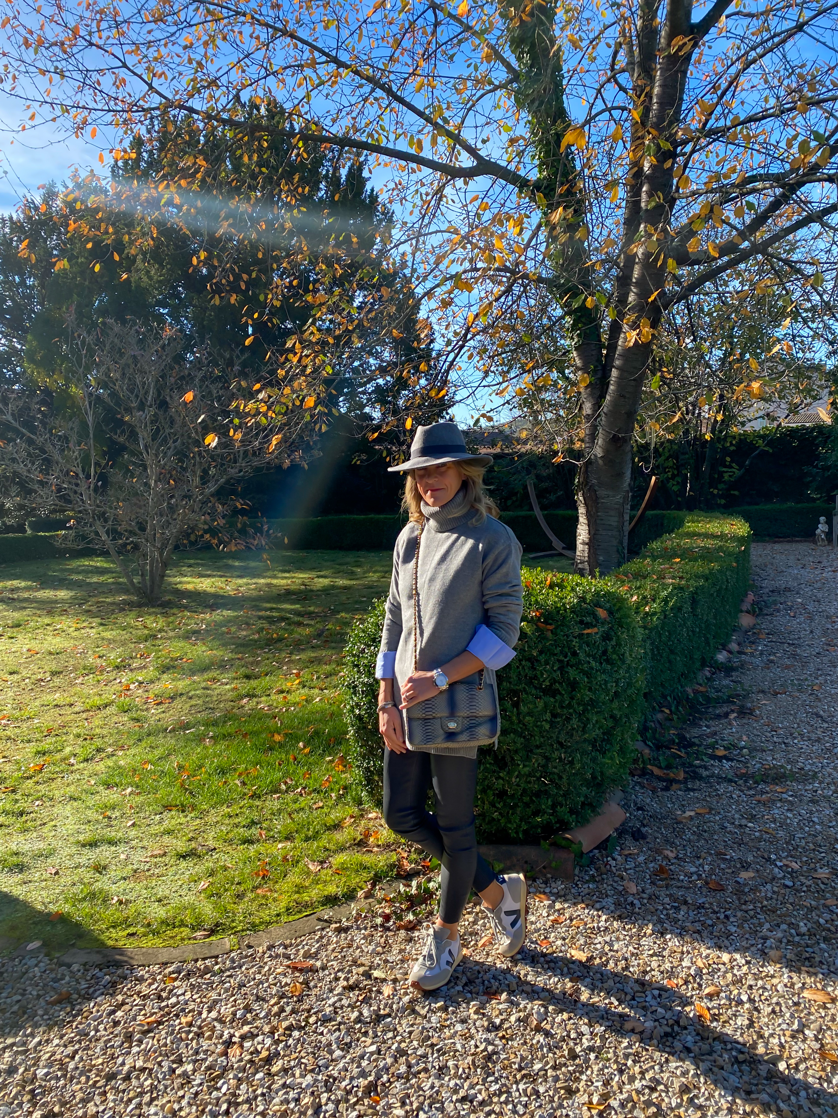 my midlife fashion, baukjen Asher wool blend jumper, baukjen oakleigh organic cotton shirt, Zara fedora, uterque leather leggings, veja trainers