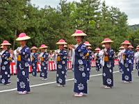 ご婦人の方々による八女踊り、総勢2、300人入ると思った！