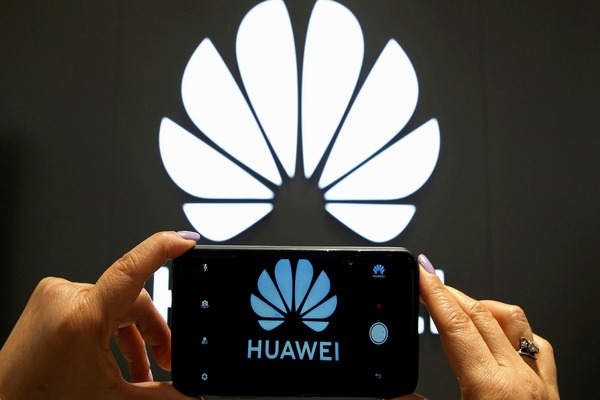 تقارير: هواوي ستفقد مكانتها كأحد أكبر مصنعي الهواتف في 2021