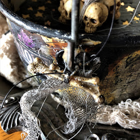 Sara Emily Barker sarascloset https://sarascloset1.blogspot.com/2018/10/a-tiny-witching-cauldron.html Altered Cauldron with Tim Holtz Sizzix Alterations, Distress and Ideaology 19