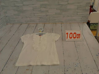 中古品　子供服　１００ｃｍ　ＢｅＢｅ　ホワイト　半袖トップス　３３０円
