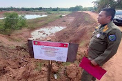  Satpol PP Kabupaten Indramayu Segel Lokasi Proyek Galian Tanah Merah Tak Berizin