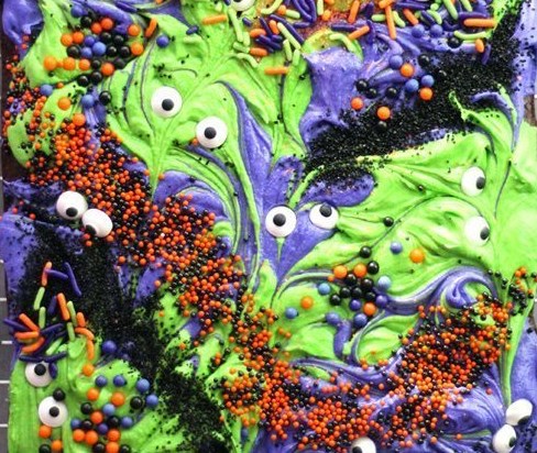 Scary-Cute Monster Mash Halloween Brownies #desserts #cake