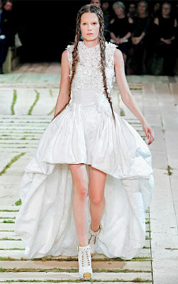 Alexander-McQueen-Dresses-Spring-2011-Caroline-Brasch-Nielsen