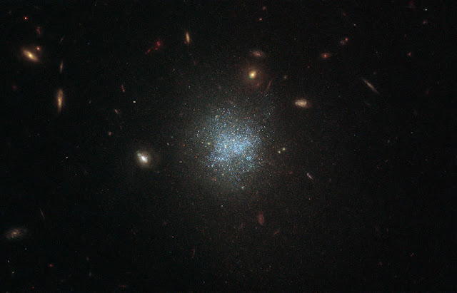 ugc-695-galaksi-redup-tipe-lsb-low-surface-brightness-informasi-astronomi