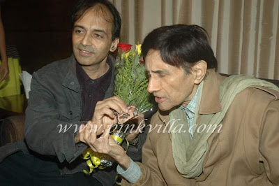 Dev Anand celebrates birthday with media