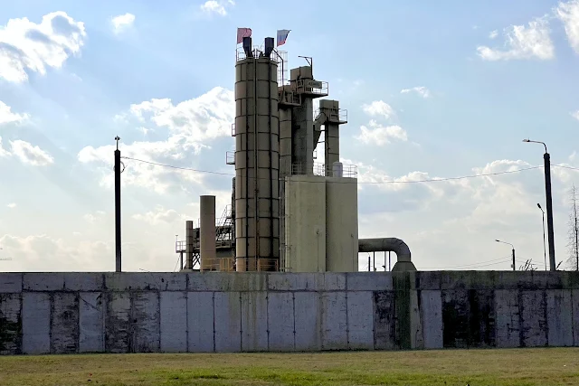 Рябиновая улица, бетонный завод
