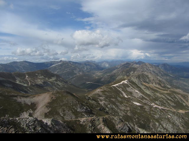 Ruta Pico Toneo y Peña Agujas: Vista al Nogales y Jeje desde el Toneo