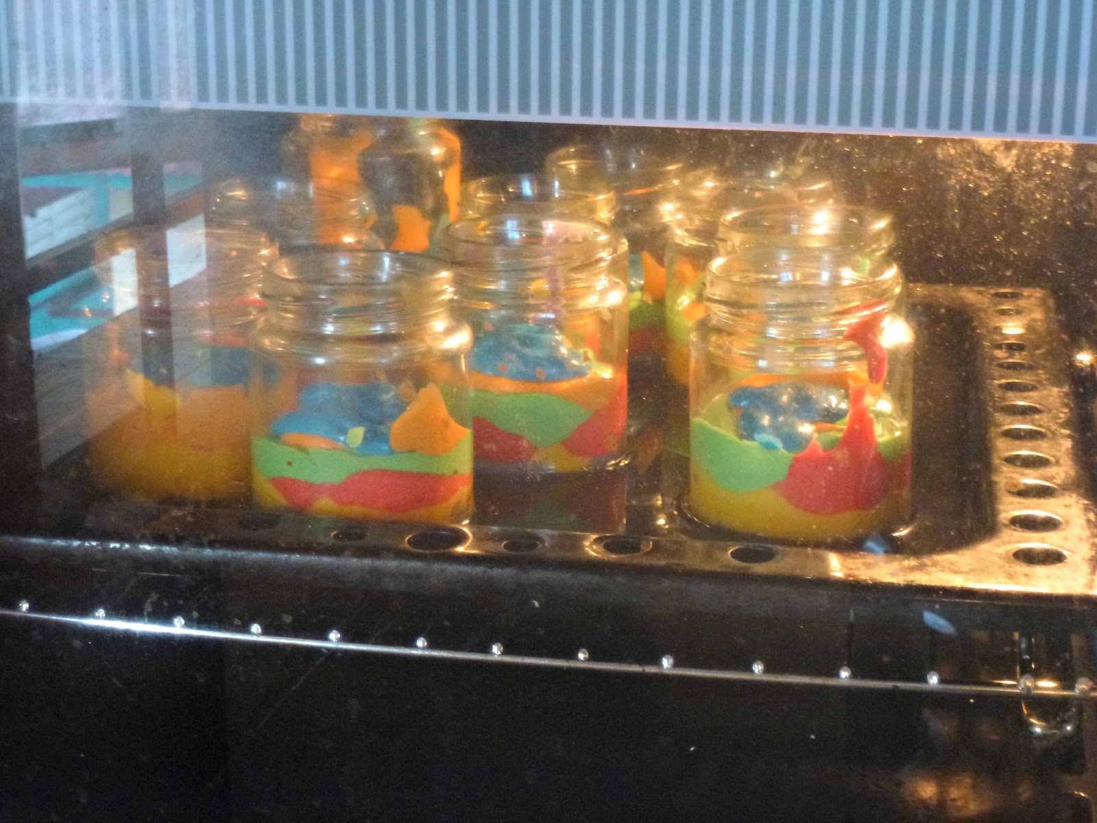 Tertunailah Hasrat Di Hati: RAINBOW CAKE IN JAR - Walla 