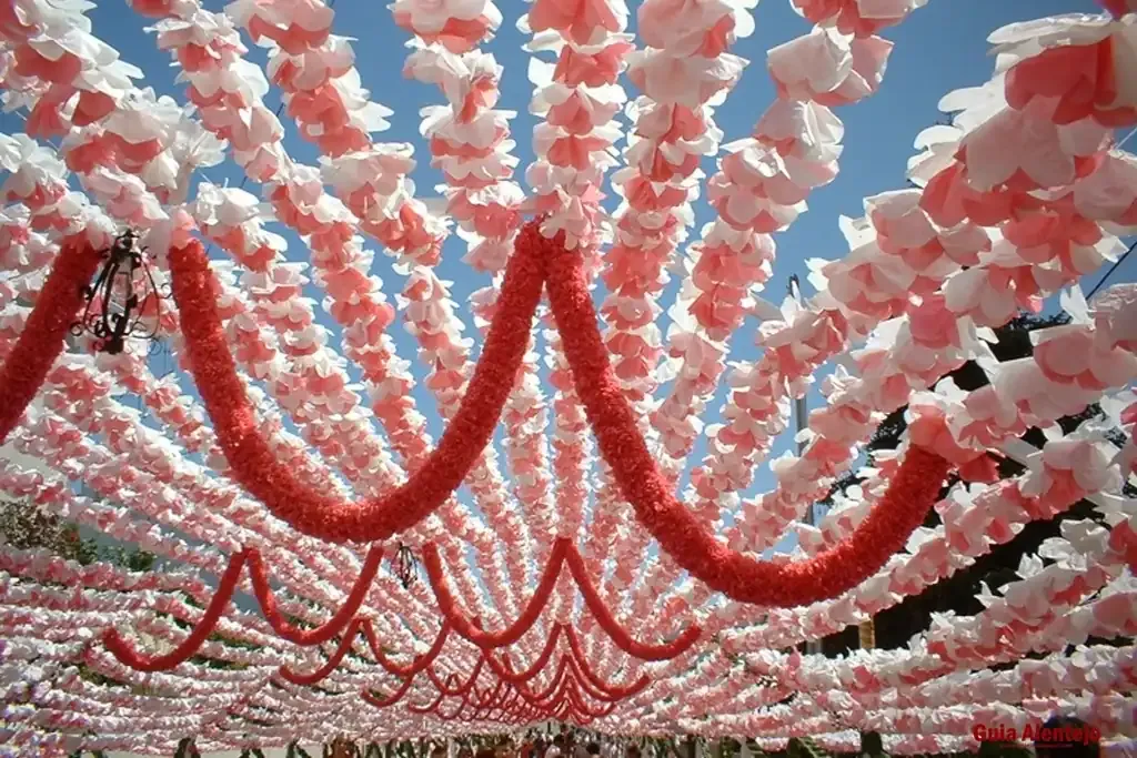 Rua-na-Festa-das-Flores-ou-Festas-do-Povo-campo-maior-com-o-guia-alentejo