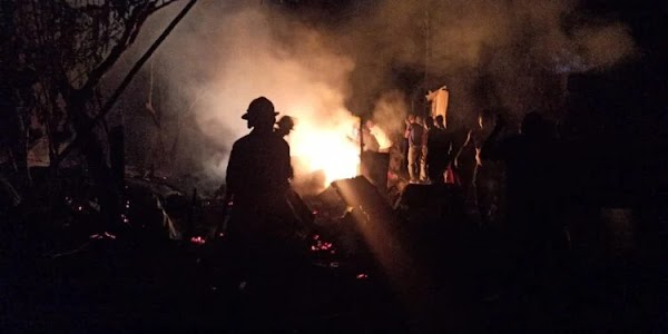 Incendio provoca severas quemaduras a 2 niños en Baní