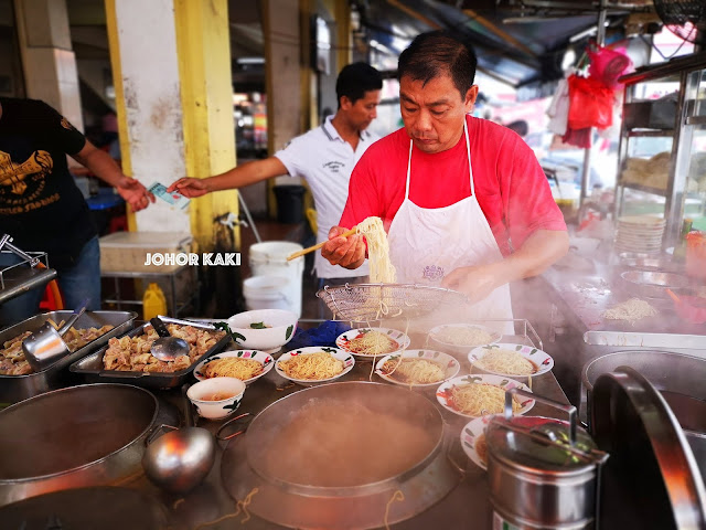 Ah Choy Wan Tan Mee @ Muar Glutton Street 亚才云吞面. 麻坡贪吃街