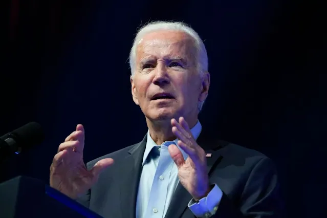 Biden meets AI experts in an effort to mitigate risks of technology