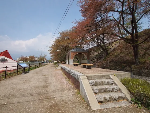 甚六桜公園　旧勝沼駅　ホーム跡