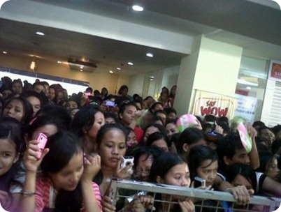 Princess-and-I-Royal-Caravan-dinumog-ng-Cebuanos-375x281