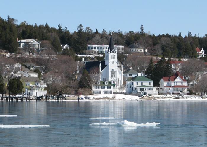 Download this Mackinac Island Winter picture