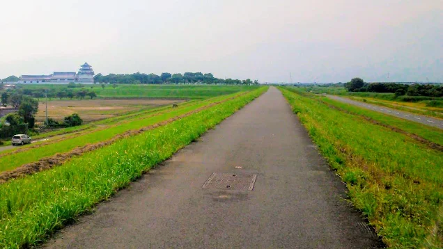 江戸川から利根運河沿いを走って利根川に出て、関宿を経由して利根大堰へ。緑のヘルシーロードから行田市街～忍城～さきたま古墳公園に寄って吹上駅まで走るサイクリングコース。