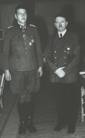 Отто Скорцени с Адольфом Гитлером